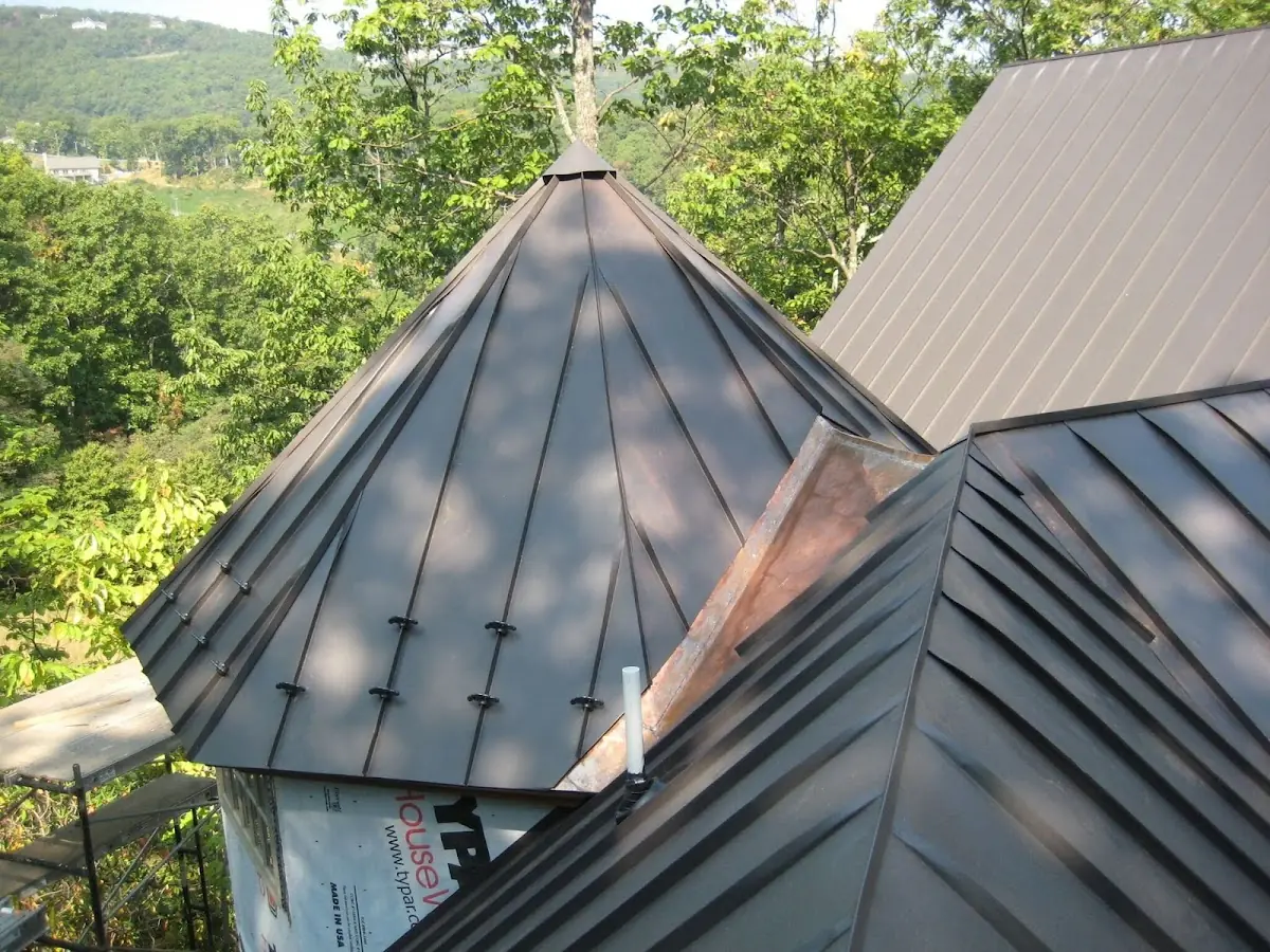 Professional Gutter Cleaning by Craftsman Roofing in Conaway
